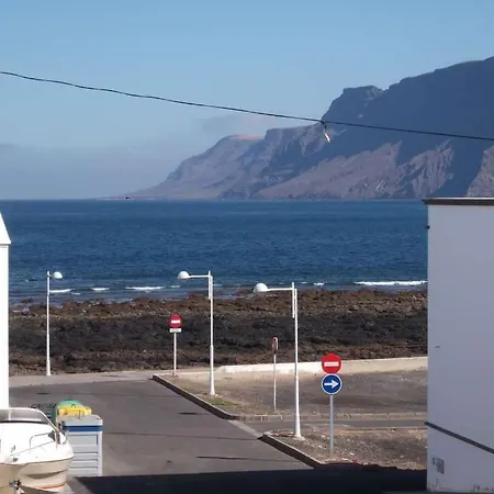 Daire La Caleta Sleeps 4 Wifi Famara