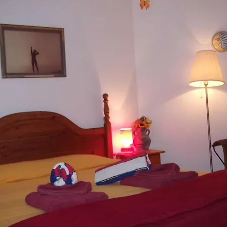 La Caleta Sleeps 4 Wifi Daire *