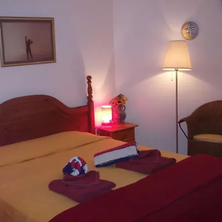 La Caleta Sleeps 4 Wifi