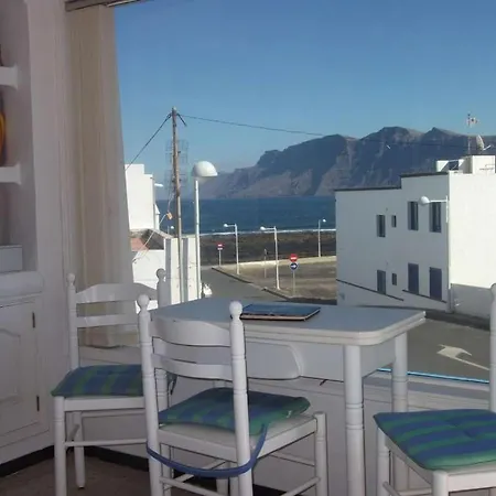 La Caleta Sleeps 4 Wifi Daire Famara